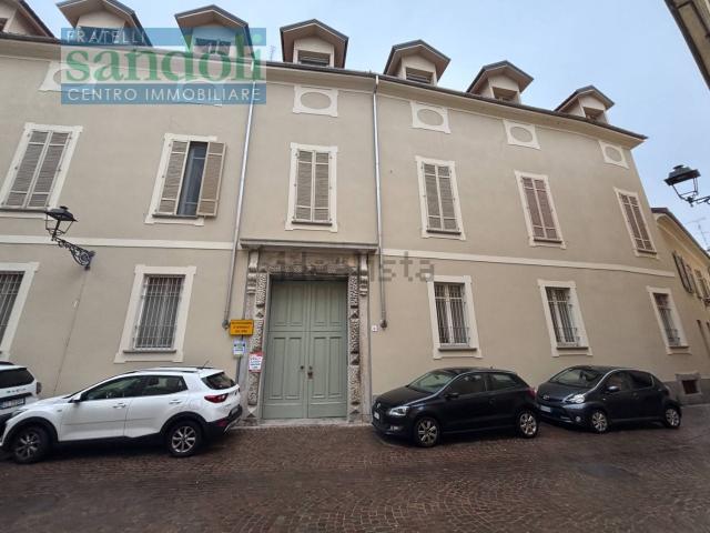 Appartamento in vendita di 140 m² in Via Camillo Leone, 16