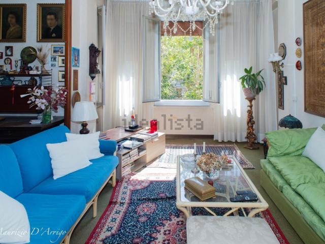 Appartamento in vendita di 140 m² in Via Giuseppe Casaregis, 22