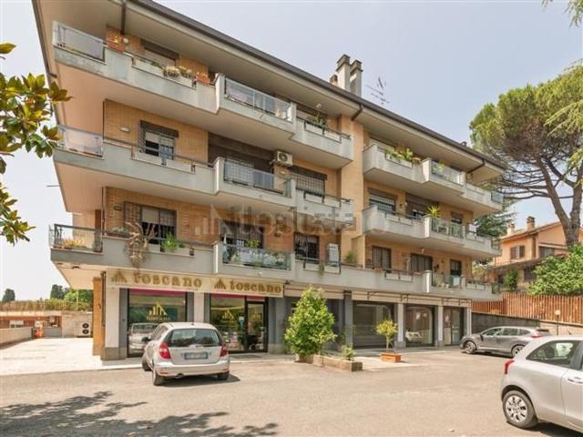 Appartamento in vendita di 140 m² in Via Cassia