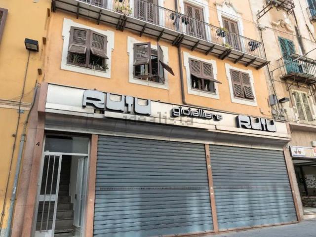 Appartamento in vendita di 140 m² in Via Cesare Battisti, 4