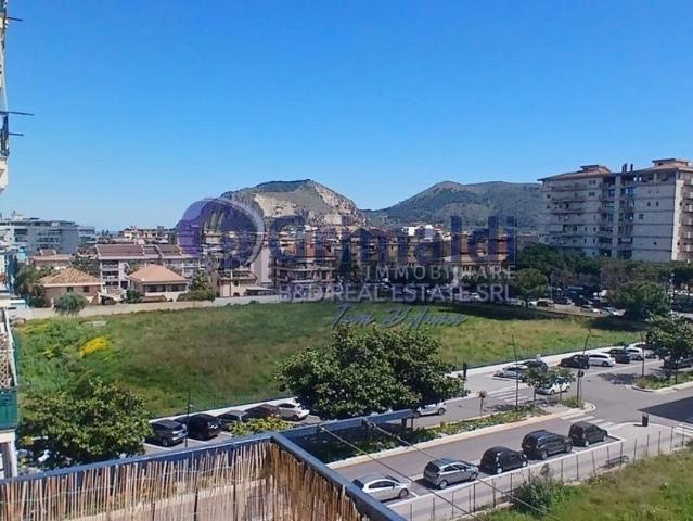 Appartamento in vendita di 140 m² in Via Città di Palermo, 112
