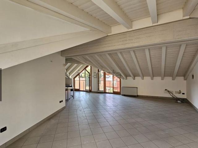 Appartamento in vendita di 140 m² in Via A. Crippa