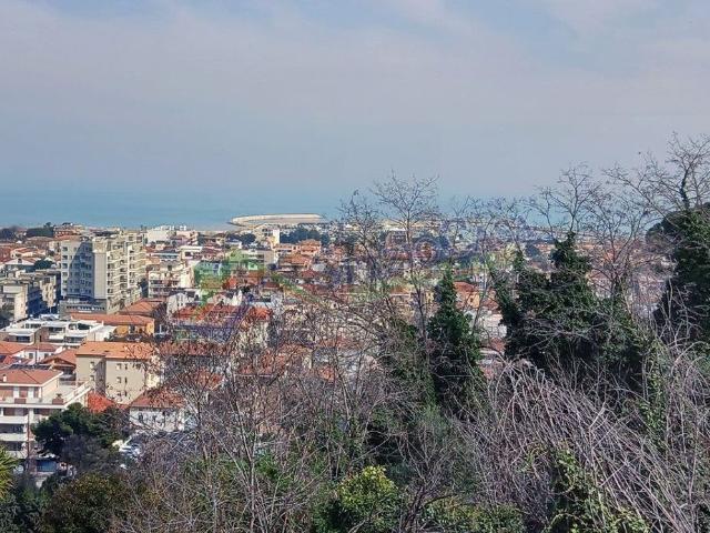 Appartamento in vendita di 140 m² in Via Antonio Gramsci, 51