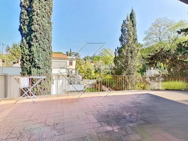 Appartamento in vendita di 140 m² in Via Antonio Stoppani