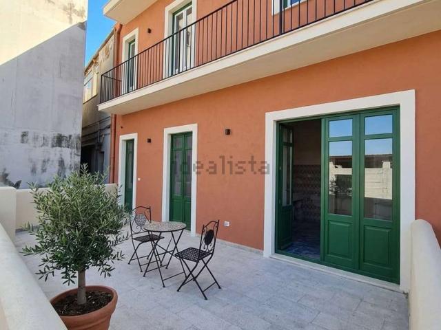 Appartamento in vendita di 140 m² in Via Adelia