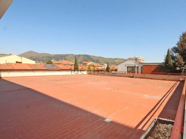 Appartamento in vendita di 140 m² in Via Adriano Zarini