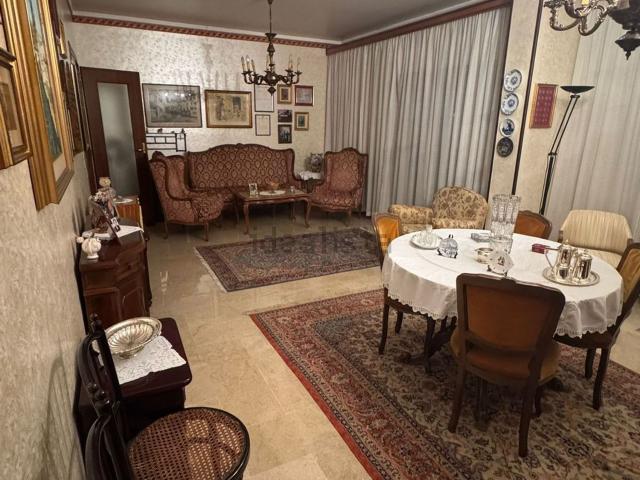 Appartamento in vendita di 140 m² in Via Alcide De Gasperi