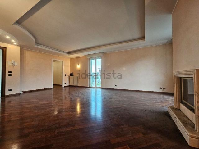 Appartamento in vendita di 140 m² in Via Aldo Locatelli