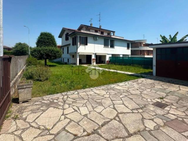 Appartamento in vendita di 140 m² in Via Aldo Moro, 16