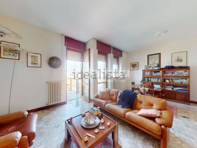 Appartamento in vendita di 140 m² in Via Alessandro Manzoni, 15