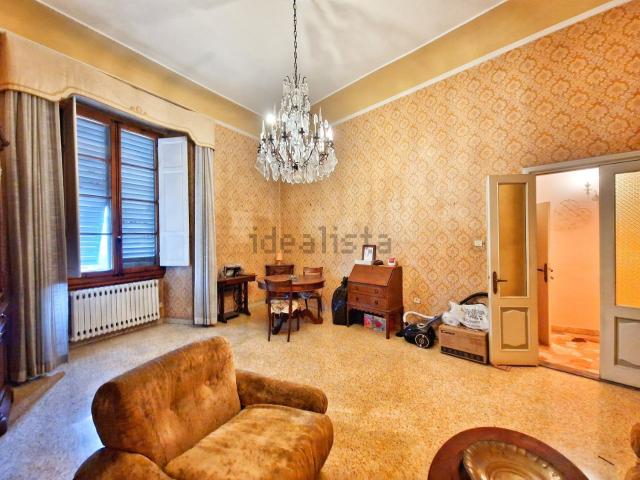 Appartamento in vendita di 140 m² in Via Alessandro Manzoni