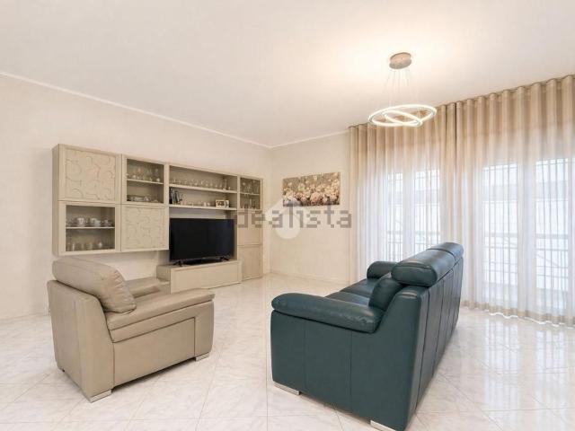 Appartamento in vendita di 140 m² in Via Arcivescovo Pasquale Cirpoli, 15