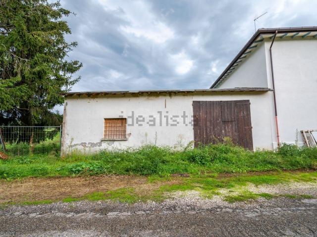 Appartamento in vendita di 140 m² in Via Argine Montone, 4