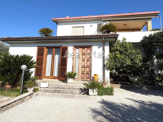 Appartamento in vendita di 140 m² in Via Ariana