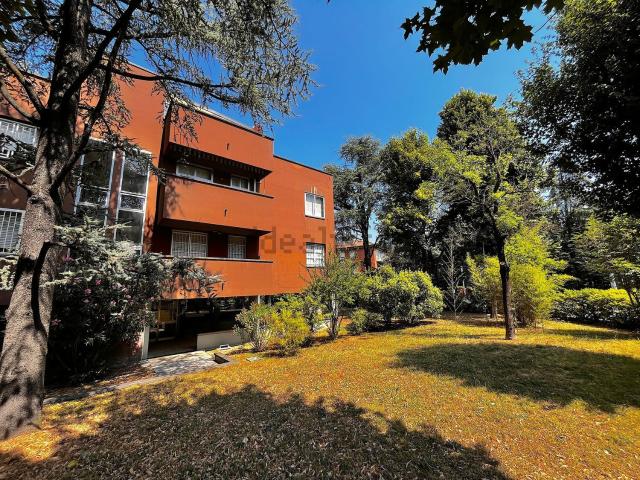 Appartamento in vendita di 140 m² in Via Bacchi della Lega Alberto