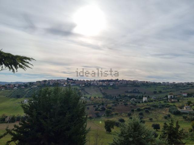 Appartamento in vendita di 140 m² in Via Beniamino Gigli