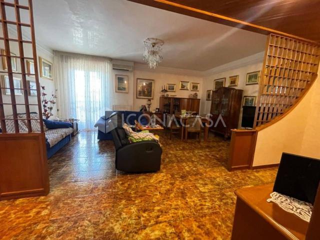Appartamento in vendita di 140 m² in Via Gabriele D&apos Annunzio