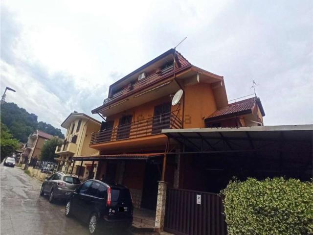 Appartamento in vendita di 140 m² in Via Gaeta I Traversa