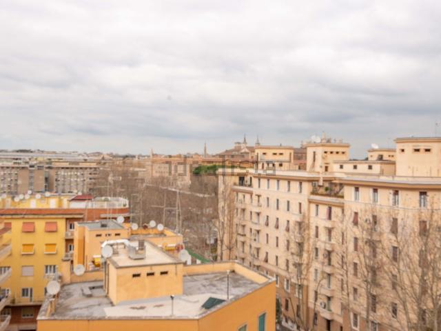 Appartamento in vendita di 140 m² in Via Gallia