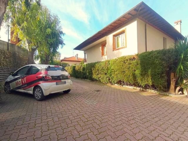 Appartamento in vendita di 140 m² in Via Generale Vincenzo Rossi