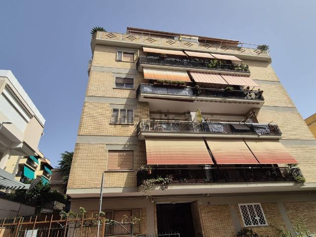 Appartamento in vendita di 140 m² in Via Giulio Pastore, 2