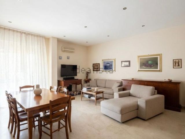 Appartamento in vendita di 140 m² in Via Giuseppe Bonavolontà