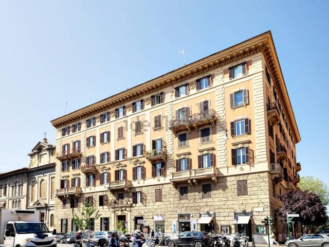 Appartamento in vendita di 140 m² in Via Giuseppe Ferrari, 11