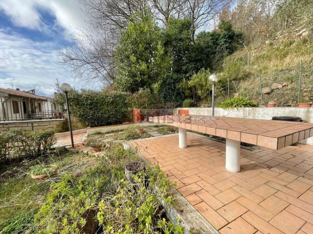 Appartamento in vendita di 140 m² in Via Giuseppe Pierantozzi, 35