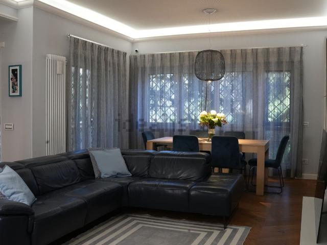 Appartamento in vendita di 140 m² in Via Gino Funaioli, 55