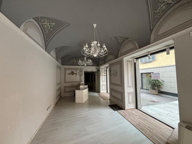 Appartamento in vendita di 140 m² in Via Giovanni Battista Beccaria, 7