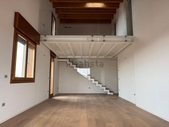 Appartamento in vendita di 140 m² in Via Giovanni d&apos Alemagna, 4