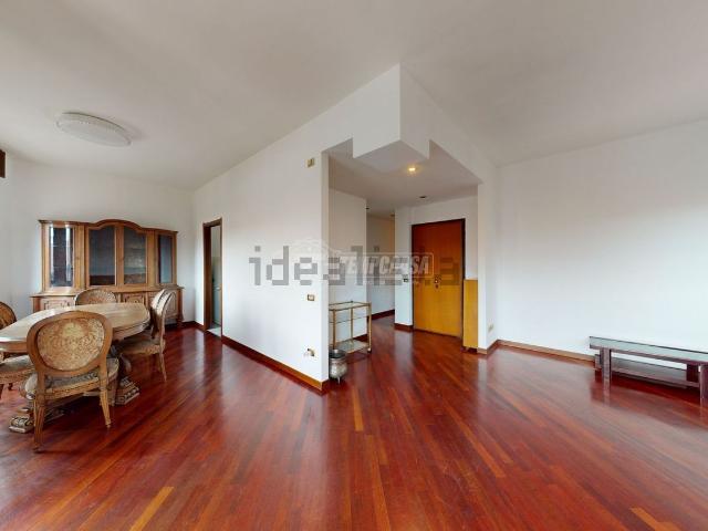 Appartamento in vendita di 140 m² in Via Giovanni Fantoni, 7