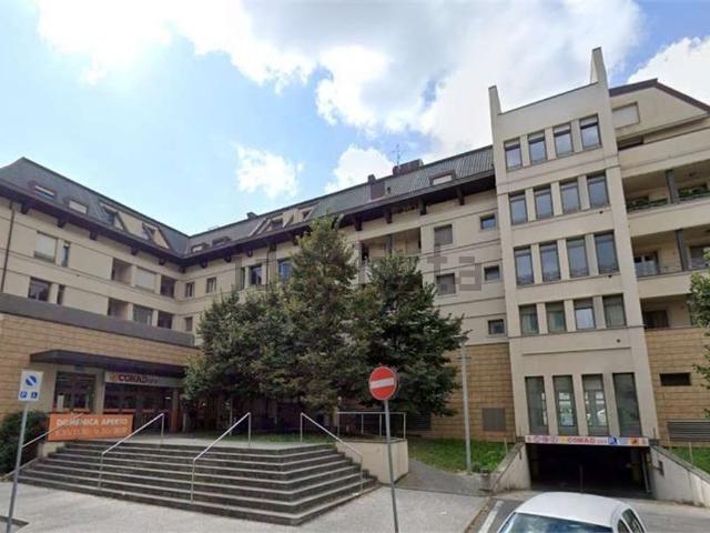 Appartamento in vendita di 140 m² in Via Giovanni Pascoli, 46