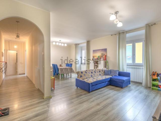 Appartamento in vendita di 140 m² in Via Guidonia