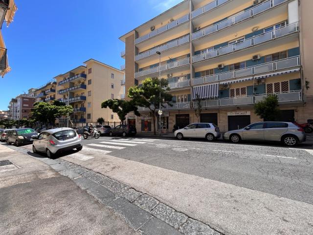 Appartamento in vendita di 140 m² in Via Domenico Fontana, 109