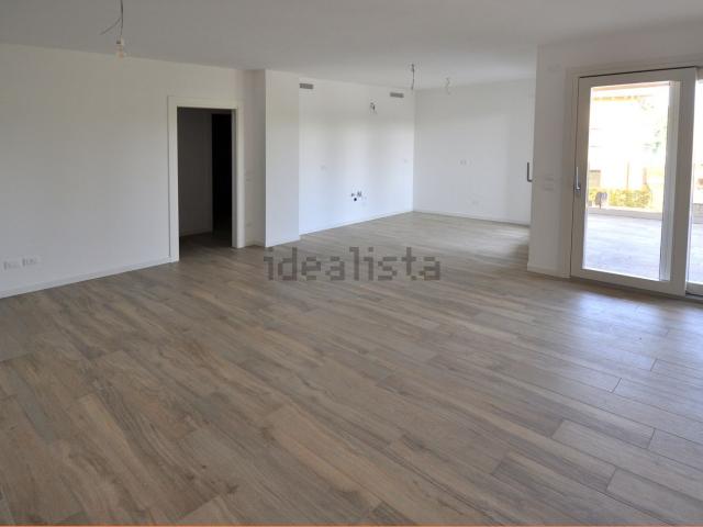 Appartamento in vendita di 140 m² in Via Don Giacomo Bianchini, 2
