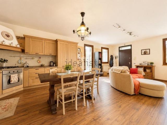 Appartamento in vendita di 140 m² in Via Don Giuseppe Bonizzato, 44
