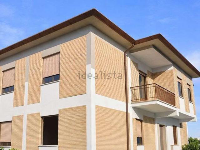 Appartamento in vendita di 140 m² in Via dei Monti Lepini, 41