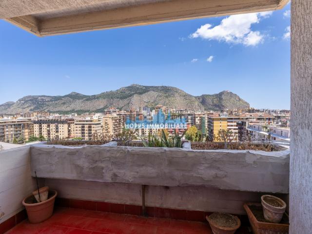 Appartamento in vendita di 140 m² in Via DEI NEBRODI Via De Gasperi