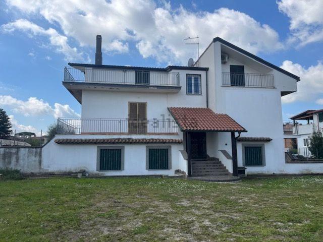 Appartamento in vendita di 140 m² in Via del Fosso di Sant&apos Andrea, 51