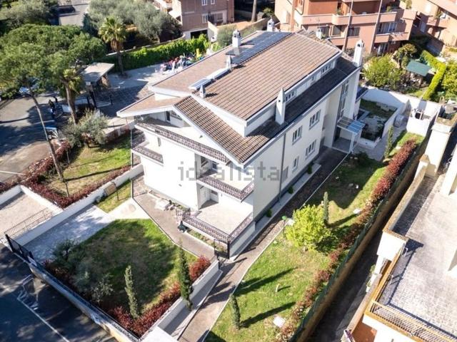 Appartamento in vendita di 140 m² in Via del Palazzo dei Papazzurri, 70