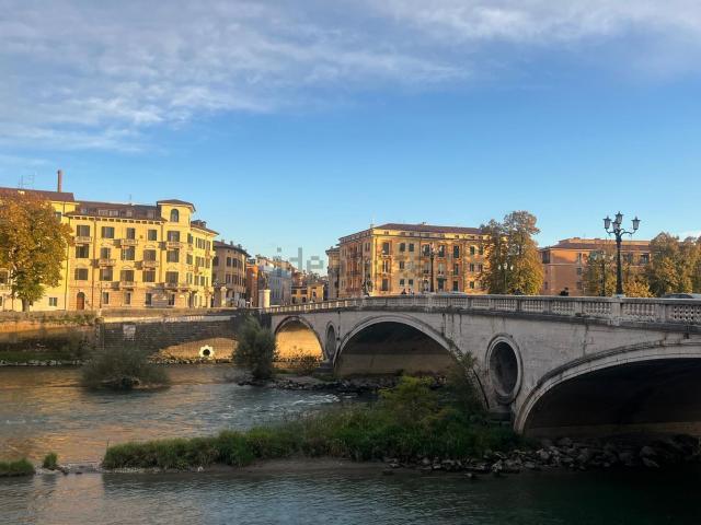 Appartamento in vendita di 140 m² in Via del Risorgimento