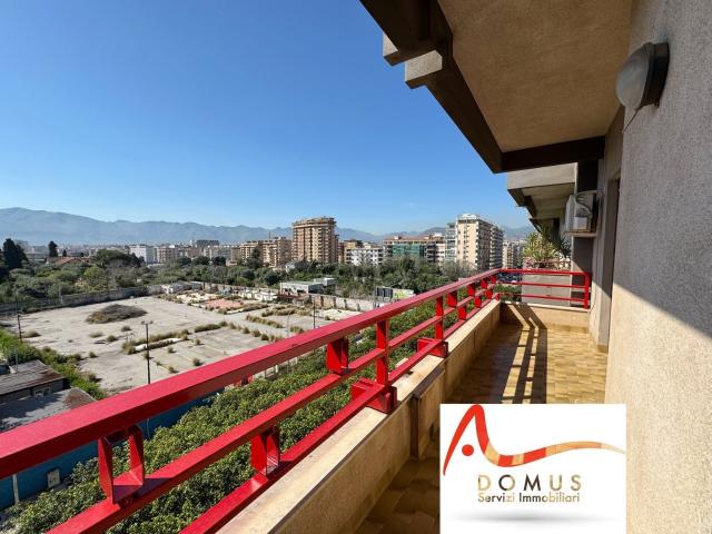 Appartamento in vendita di 140 m² in Via dell&apos Autonomia Siciliana, 70