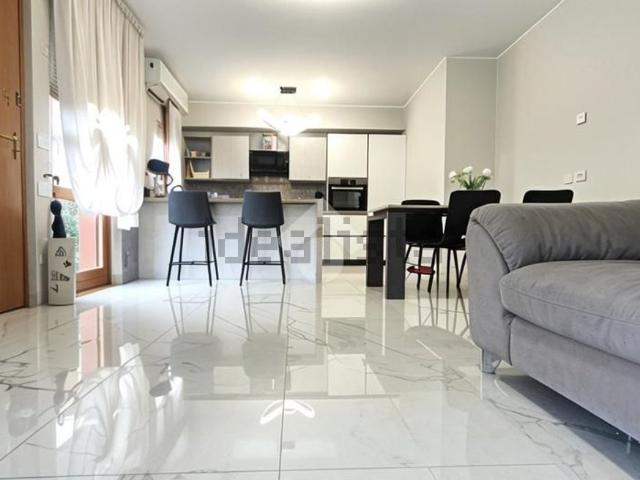 Appartamento in vendita di 140 m² in Via dell&apos Aeronautica, 8
