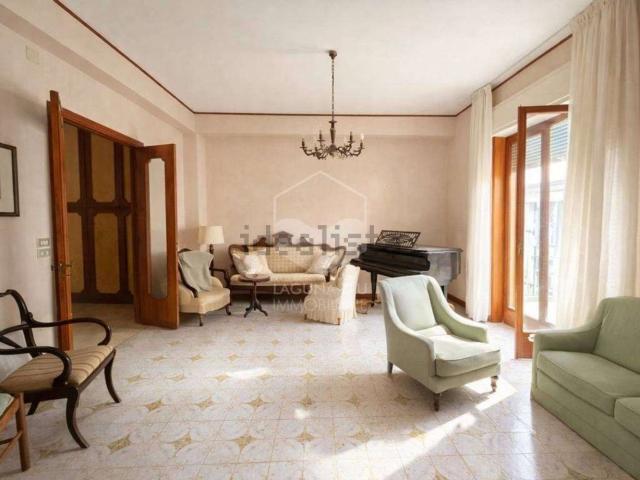 Appartamento in vendita di 140 m² in Via dello Sbarco