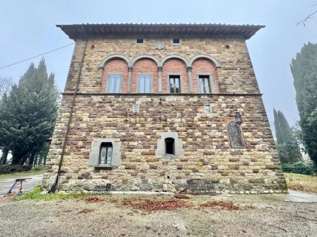 Appartamento in vendita di 140 m² in Via della Lupaia
