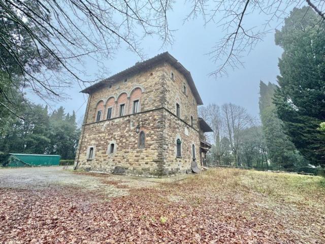 Appartamento in vendita di 140 m² in Via della Lupaia