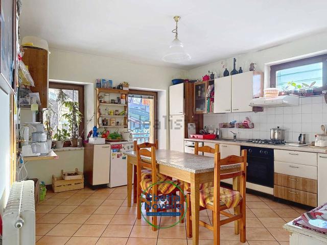 Appartamento in vendita di 140 m² in Via delle Cavàe, 42