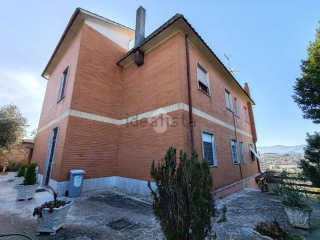 Appartamento in vendita di 140 m² in Via di Colle Vigne, 90