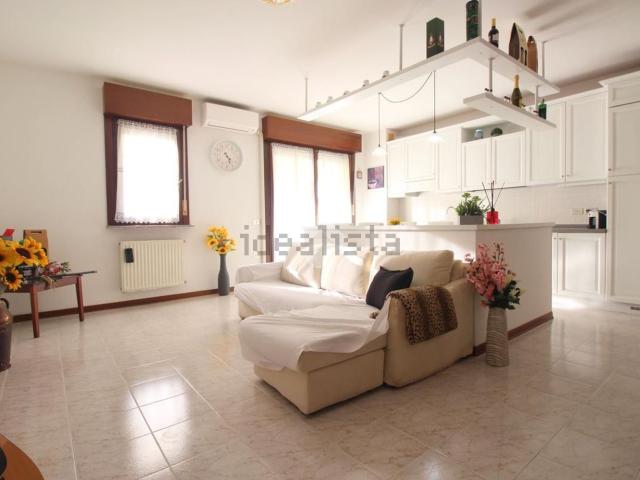 Appartamento in vendita di 140 m² in Via Emilia, 23